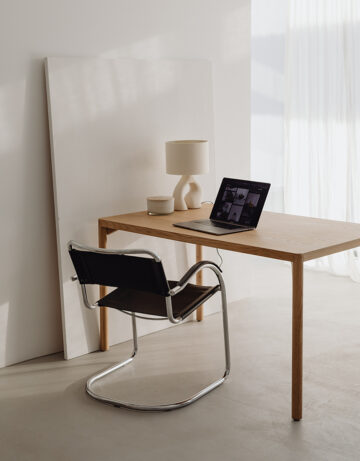 kaboompics_wooden-desk-laptop-home-office-minimalist-warm-minimal-28771 kaboompics_wooden-desk-laptop-home-office-minimalist-warm-minimal-28771